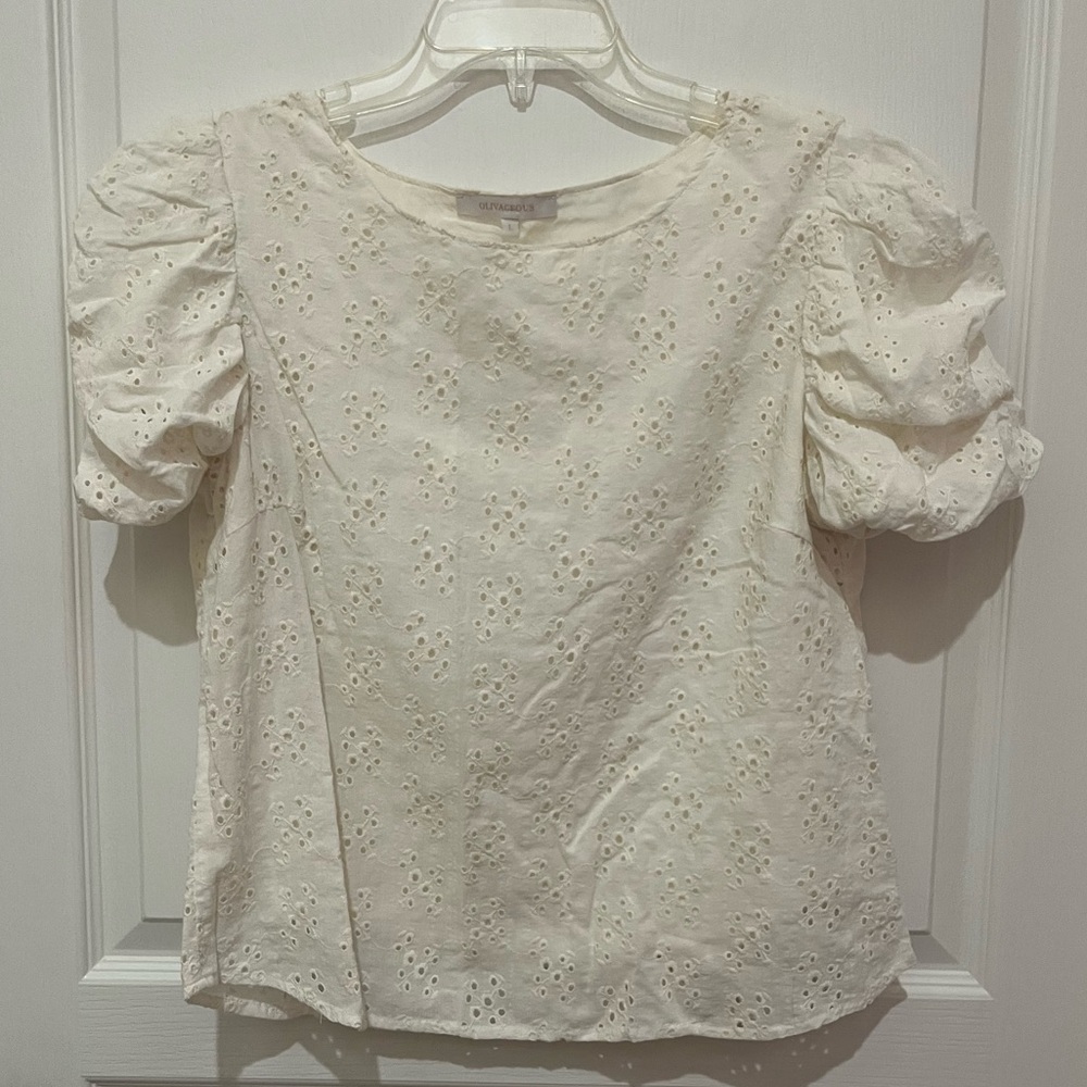 Women’s puff sleeve top